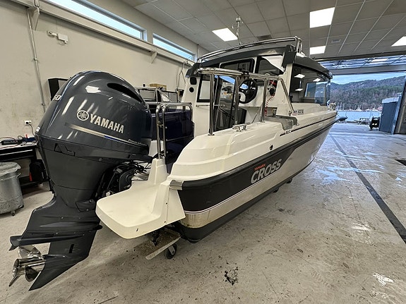 Yamarin Cross 60 Cabin utestyring, webasto, trimflaps, stereo ++ 7 of 30