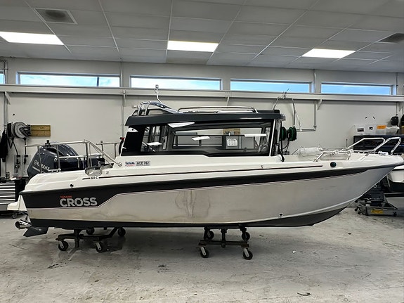 Yamarin Cross 60 Cabin utestyring, webasto, trimflaps, stereo ++ 4 of 30