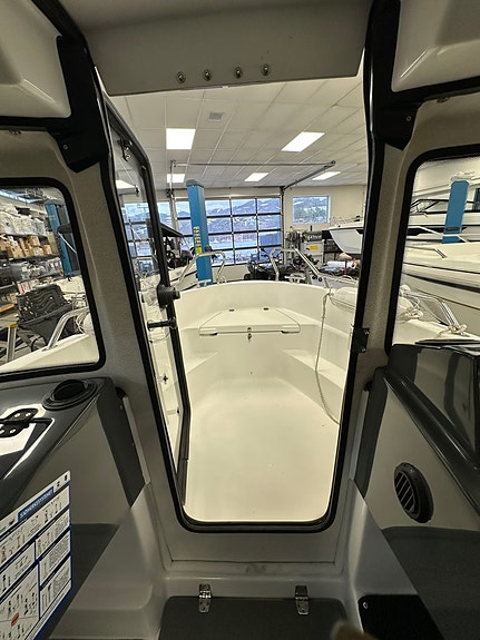 Yamarin Cross 60 Cabin utestyring, webasto, trimflaps, stereo ++ 27 of 30