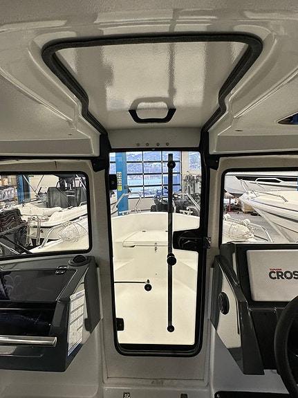 Yamarin Cross 60 Cabin utestyring, webasto, trimflaps, stereo ++ 26 of 30