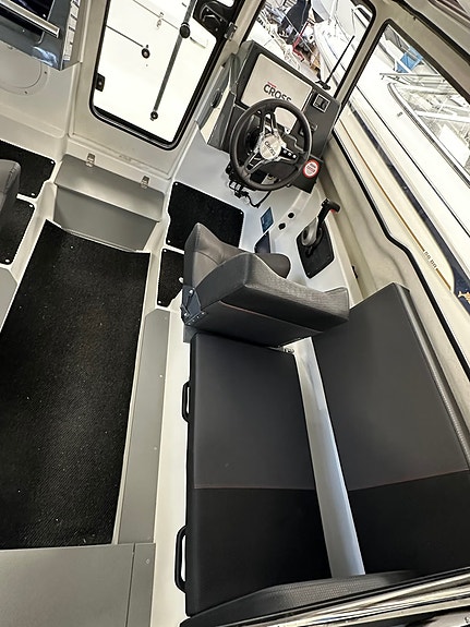 Yamarin Cross 60 Cabin utestyring, webasto, trimflaps, stereo ++ 12 of 30