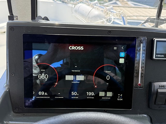 Yamarin Cross 60 Cabin utestyring, webasto, trimflaps, stereo ++ 14 of 30