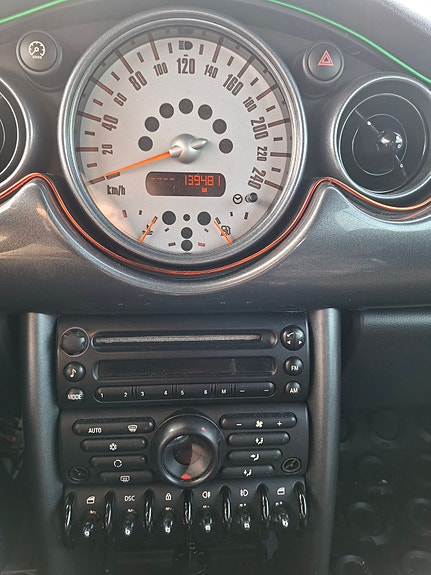MINI Cooper 11 of 13