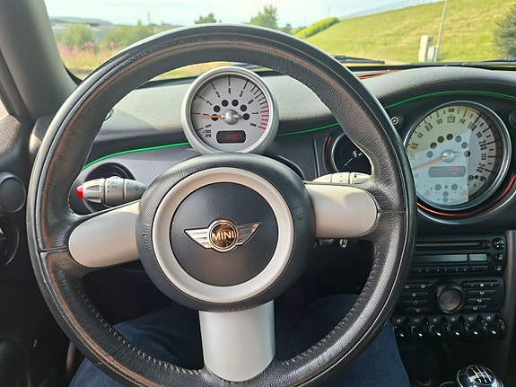 MINI Cooper 12 of 13