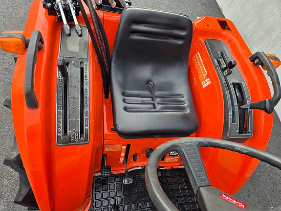 Kubota GT-3 21HK 12 of 18