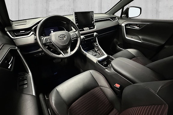 Toyota RAV4 7 of 16