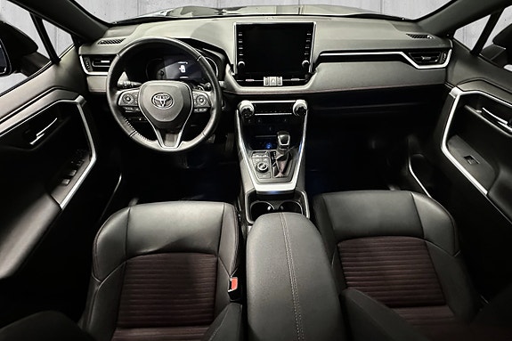 Toyota RAV4 8 of 16