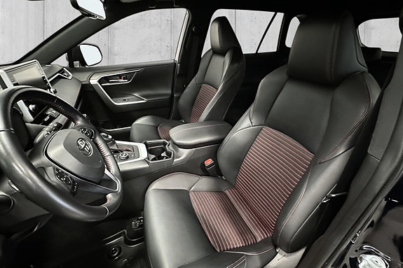 Toyota RAV4 10 of 16