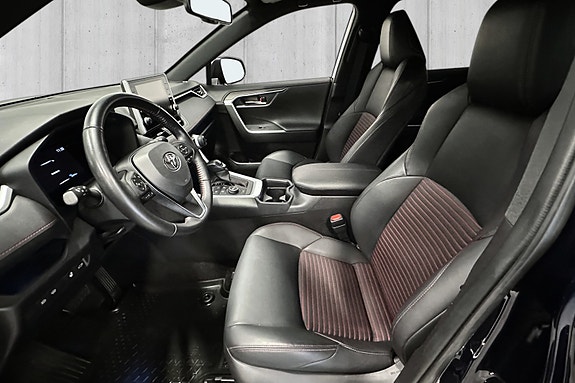Toyota RAV4 9 of 16