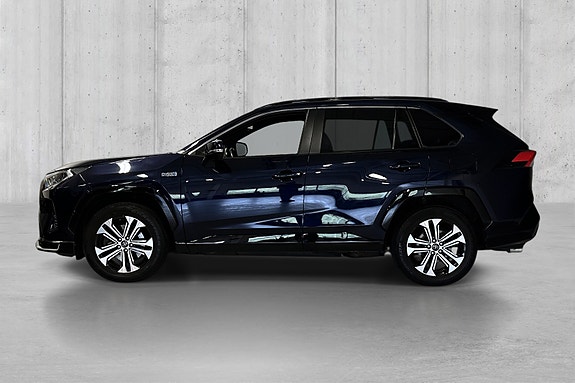 Toyota RAV4 4 of 16