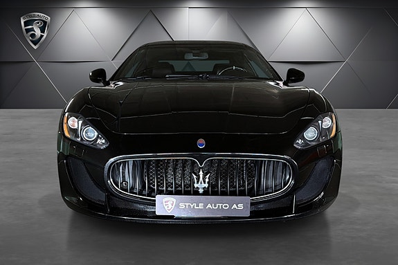 Maserati GranTurismo 2 of 22