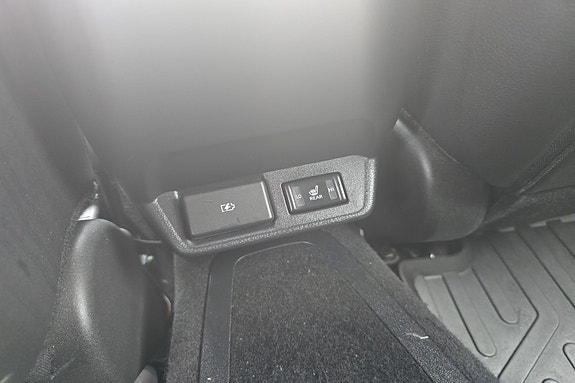 Nissan Leaf 9 of 16