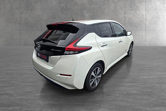 Nissan Leaf 3 of 16