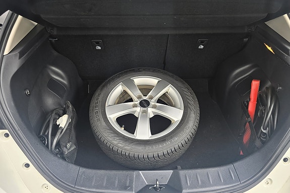 Nissan Leaf 7 of 16