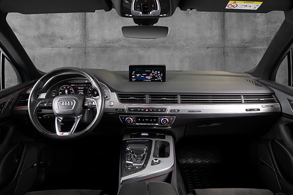 Audi Q7 9 of 24