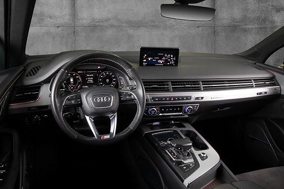 Audi Q7 8 of 24