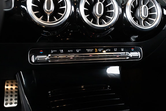 Mercedes-Benz A250 e 16 of 20