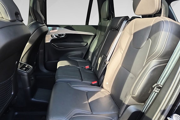Volvo XC90 17 of 18