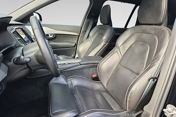 Volvo XC90 10 of 18