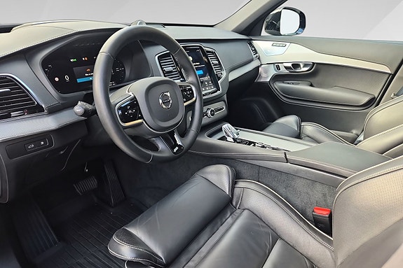 Volvo XC90 11 of 18