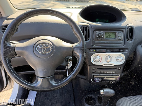 Toyota Yaris Verso 13 of 30