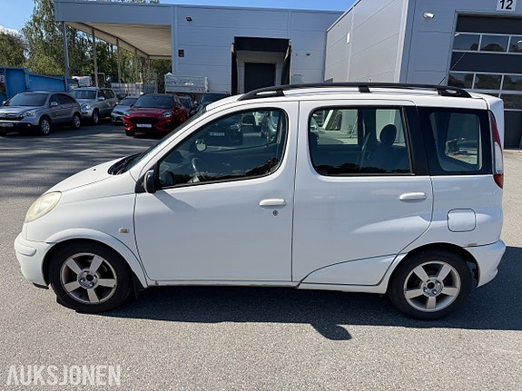 Toyota Yaris Verso 2 of 30