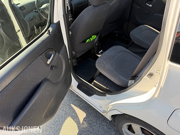 Toyota Yaris Verso 25 of 30