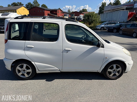 Toyota Yaris Verso 6 of 30