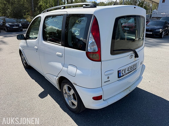 Toyota Yaris Verso 3 of 30