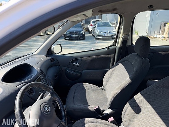 Toyota Yaris Verso 12 of 30