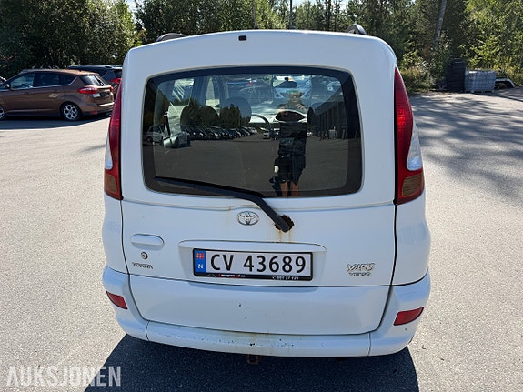 Toyota Yaris Verso 4 of 30