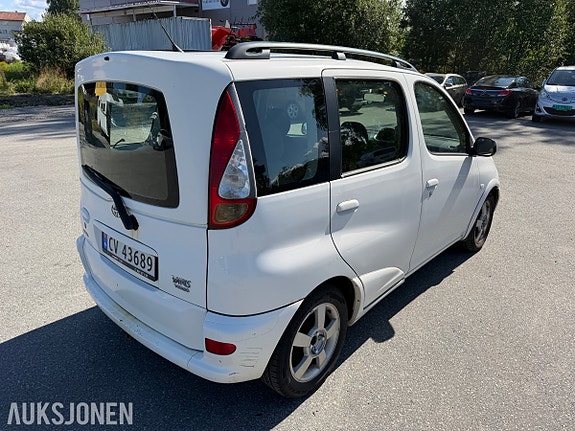 Toyota Yaris Verso 5 of 30