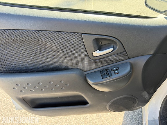 Toyota Yaris Verso 10 of 30