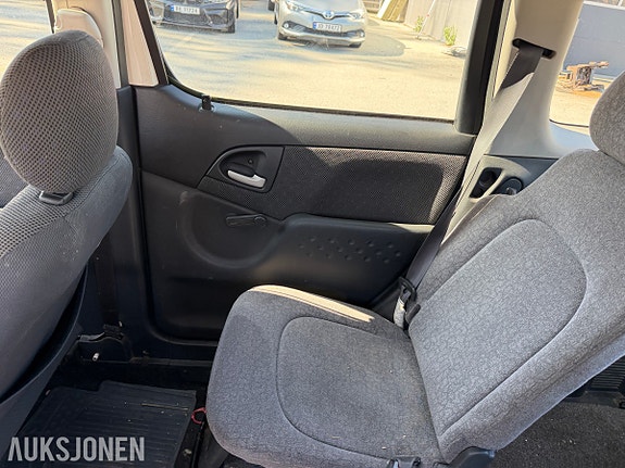 Toyota Yaris Verso 28 of 30