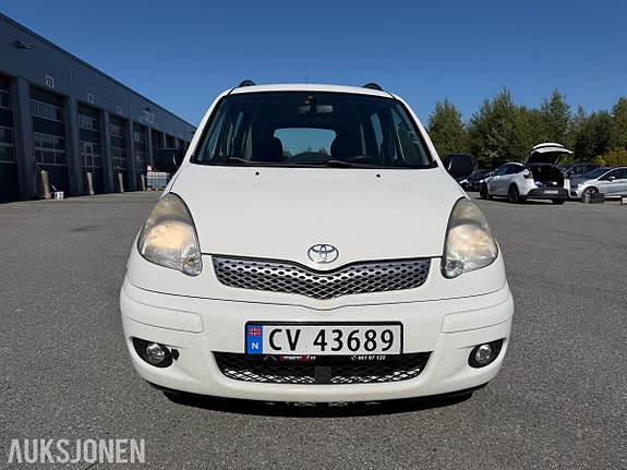 Toyota Yaris Verso 8 of 30