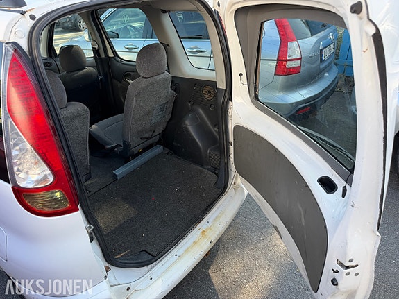Toyota Yaris Verso 29 of 30