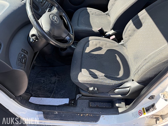 Toyota Yaris Verso 11 of 30
