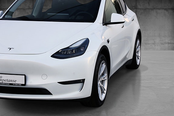 Tesla Model Y 2 of 18
