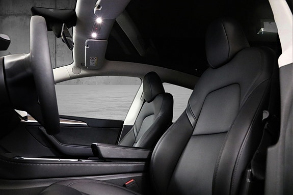 Tesla Model Y 12 of 18