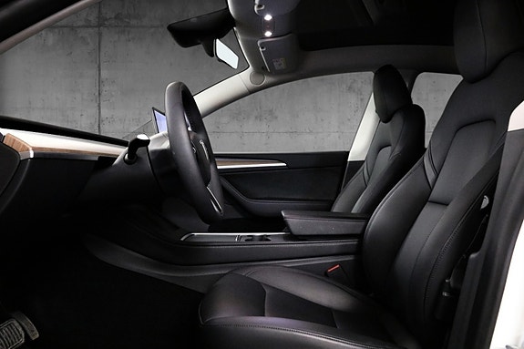 Tesla Model Y 11 of 18