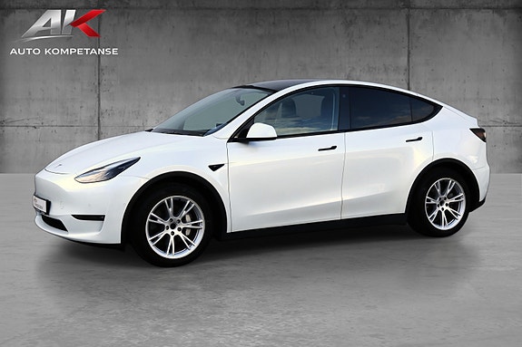 Tesla Model Y 5 of 18