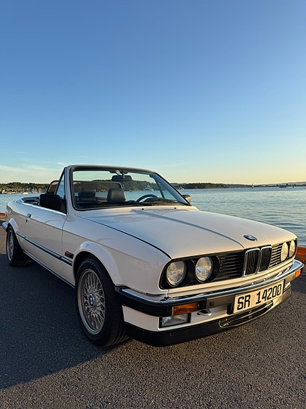 BMW 325i 8 of 21