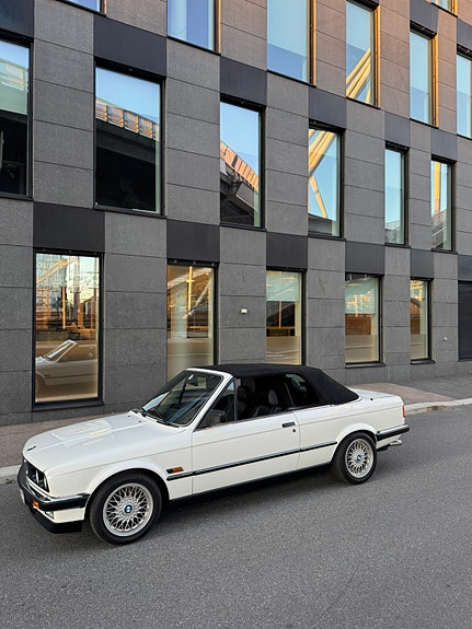 BMW 325i 4 of 21