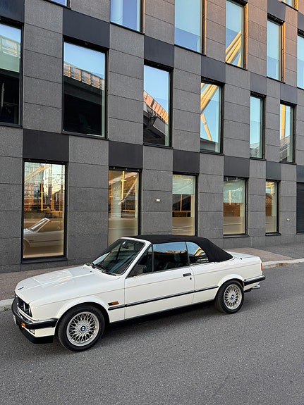 BMW 325i 3 of 21