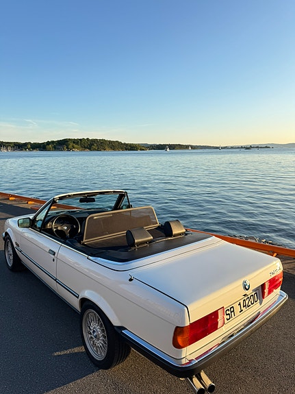 BMW 325i 11 of 21