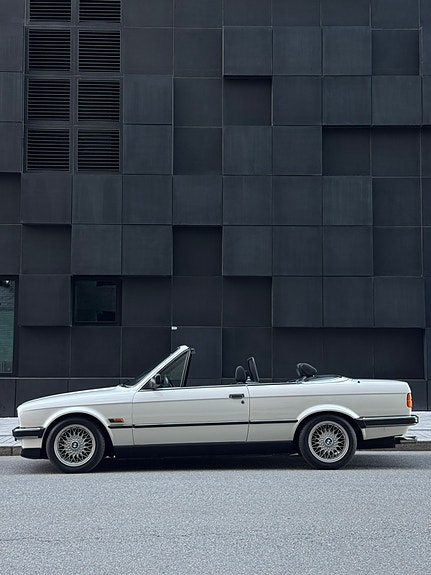 BMW 325i 2 of 21