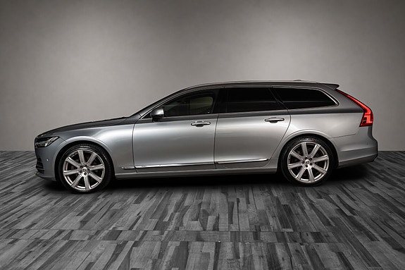 Volvo V90 2 of 29
