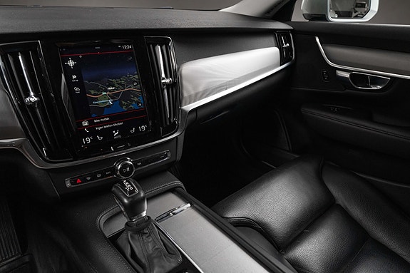 Volvo V90 10 of 29