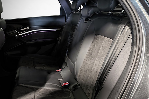 Audi e-tron Sportback 23 of 27