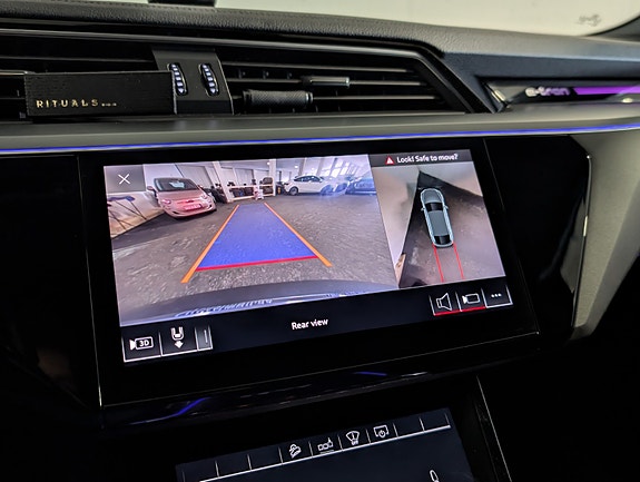 Audi e-tron Sportback 17 of 27